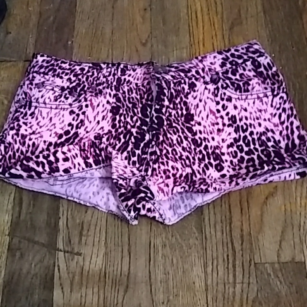 Pink/Black Leopard Short-Shorts
